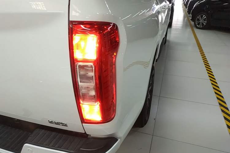 Used Great Wall Poer 2021 2.0T Commercial Version Automatic Diesel Two-Wheel Drive Elite Trim with Long Bed – GW4D20M Right Rear Taillight
