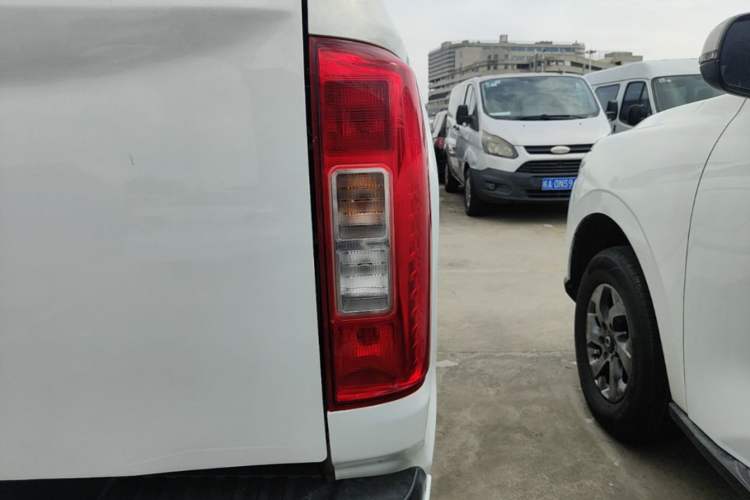 Used Great Wall Poer 2021 2.0T Commercial Version Automatic Diesel 4x4 Navigation-Type Standard Box GW4D20M Right Rear Taillight