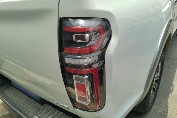 Used Great Wall Poer 2021 2.0T Global Version Automatic Gasoline 4x4 Prestige Standard Cab GW4C20B Right Rear Taillight