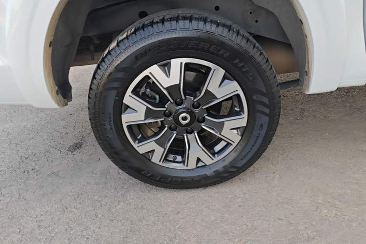Used Great Wall Poer 2021 2.0T Global Version Passenger Automatic Diesel Two-Wheel Drive Comfort Trim Standard Cab GW4D20M Right Rear Wheel Hub