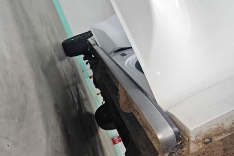 Used Great Wall Poer 2021 2.0T Global Version Automatic Gasoline 4x4 Comfort Trim Standard Cab GW4C20B Right Side Sill
