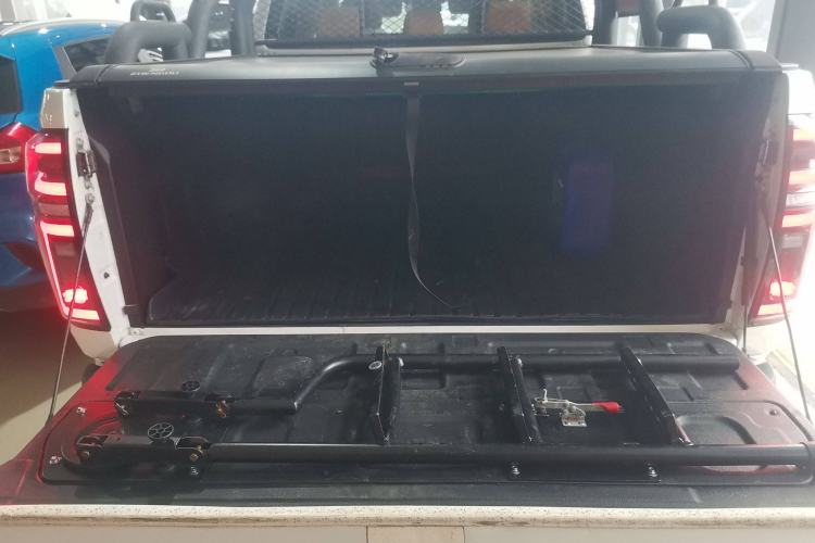 Used Great Wall Poer 2021 2.0T Global Version Automatic Diesel 4x4 Sporty Standard Cab GW4D20M Trunk