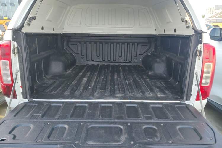 Used Great Wall Poer 2021 2.0T Commercial Version Automatic Diesel 4x4 Navigation-Type Standard Box GW4D20M Trunk