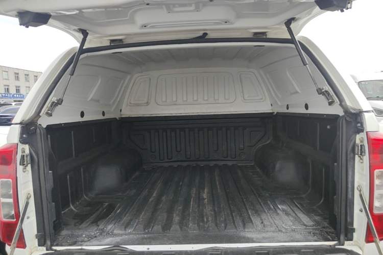 Used Great Wall Poer 2021 2.0T Commercial Version Automatic Diesel 4x4 Navigation-Type Standard Box GW4D20M Trunk