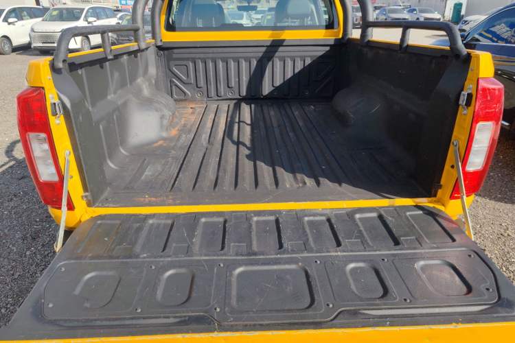 Used Great Wall Poer 2021 2.0T Commercial Version Automatic Diesel 4x4 Elite Long-Box GW4D20M Trunk