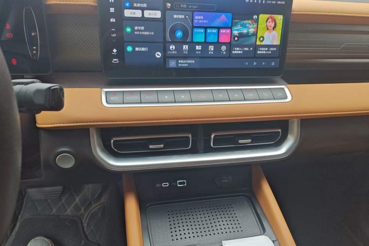 Used Great Wall Poer 2023 2.0T Luxury Automatic Gasoline 4x4 Version GW4C20B Audio And AC Panel