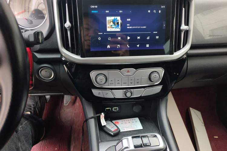 Used Great Wall Poer 2023 2.0T Passenger Version Automatic Diesel 4x4 Comfort Trim – GW4D20M Audio And AC Panel