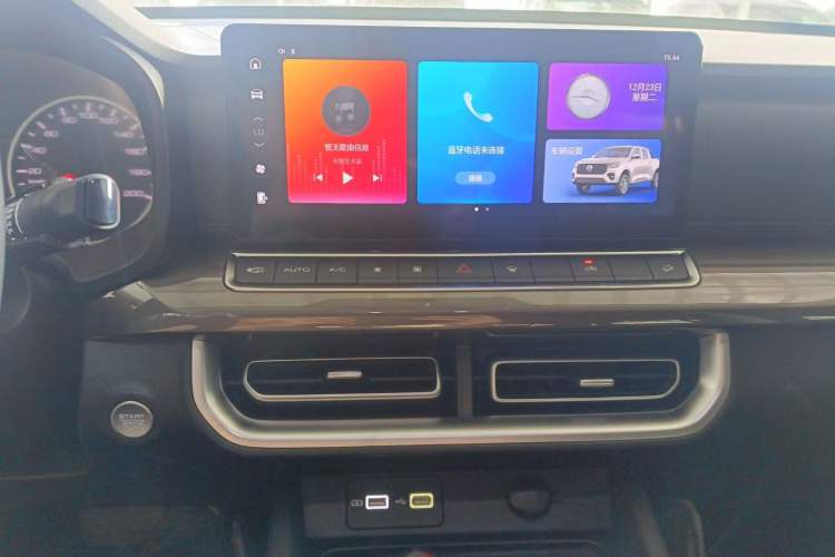 Used Great Wall Poer 2023 2.0T Commercial Version Automatic Diesel 4x4 Elite Long-Box GW4D20M Audio And AC Panel