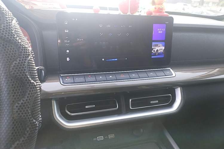 Used Great Wall Poer 2023 2.0T Commercial Version Automatic Diesel Two-Wheel Drive Elite Trim with Long Bed – GW4D20M Audio And AC Panel