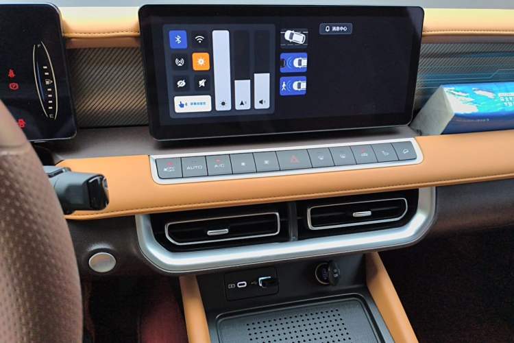 Used Great Wall Poer 2023 2.0T Luxury Automatic Gasoline 4x4 Version GW4C20B Audio And AC Panel
