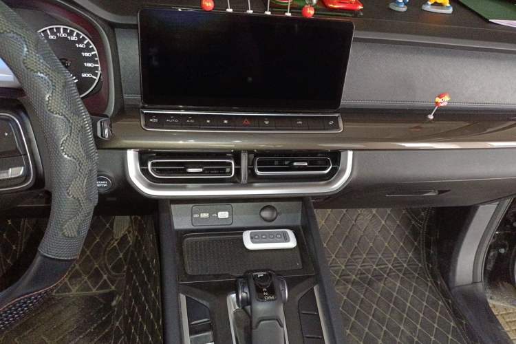 Used Great Wall Poer 2023 2.0T Commercial Version Automatic Diesel Two-Wheel Drive Elite Trim with Long Bed – GW4D20M Audio And AC Panel