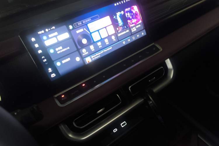 Used Great Wall Poer 2023 2.0T Off-Road Edition Automatic Gasoline Four-Wheel Drive – High-End Version Audio And AC Panel