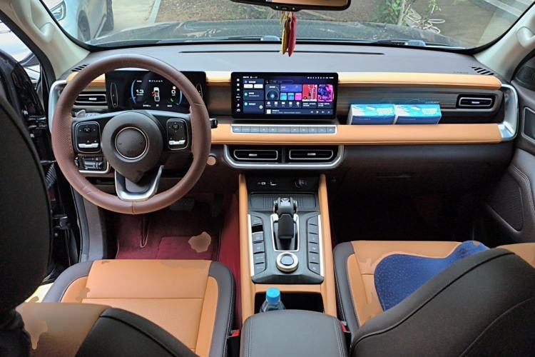 Used Great Wall Poer 2023 2.0T Luxury Automatic Gasoline 4x4 Version GW4C20B Center Console