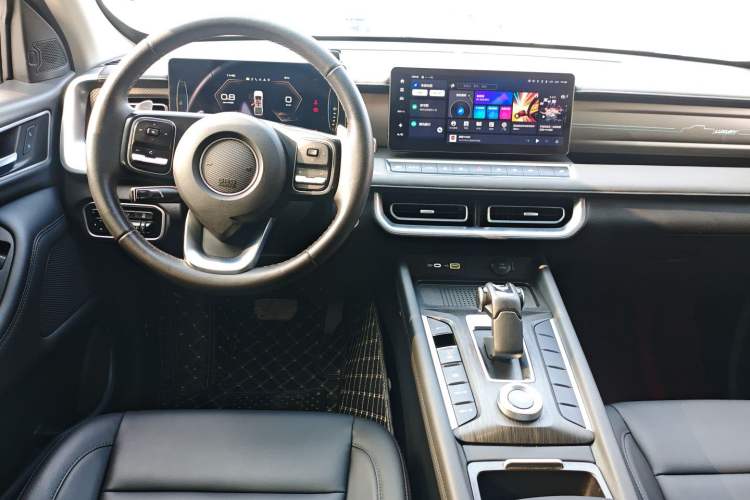Used Great Wall Poer 2023 2.0T Passenger Version Automatic Diesel Two-Wheel Drive Comfort Trim – GW4D20M Center Console