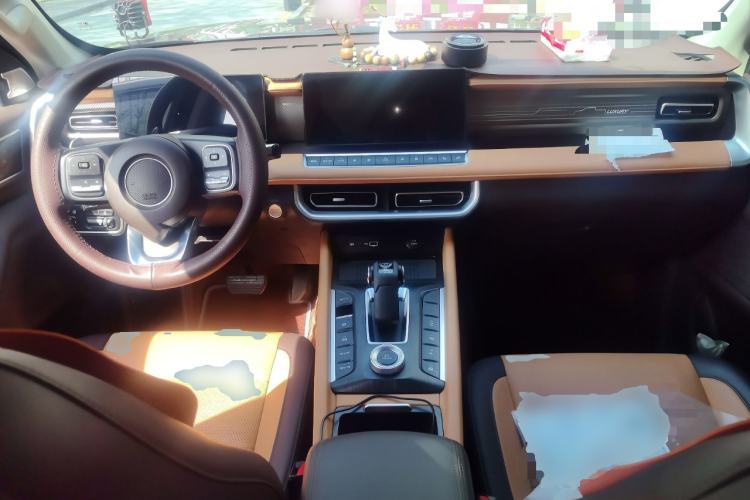 Used Great Wall Poer 2023 2.0T Luxury Automatic Gasoline 4x4 Version GW4C20B Center Console