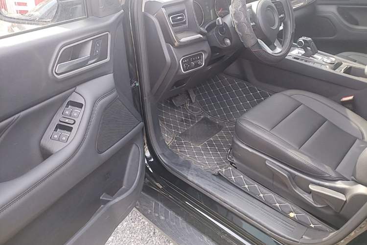 Used Great Wall Poer 2023 2.0T Commercial Version Automatic Diesel Two-Wheel Drive Elite Trim with Long Bed – GW4D20M Driver Seat