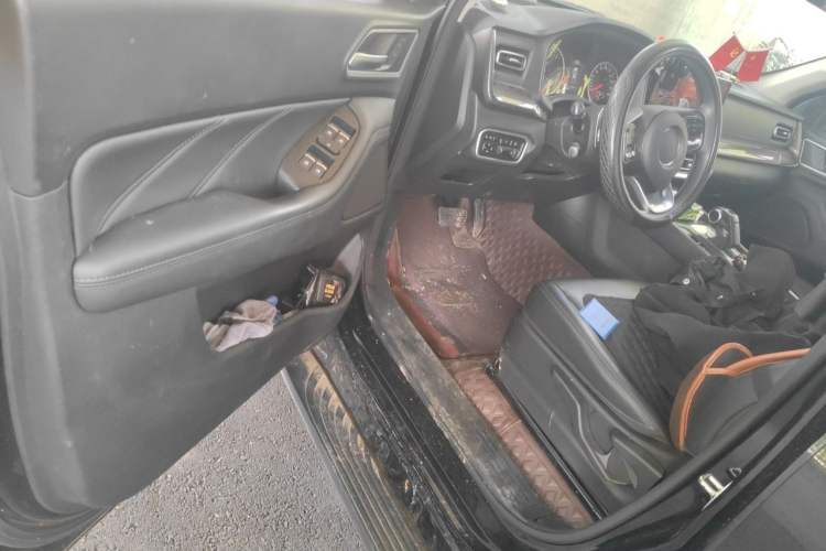 Used Great Wall Poer 2023 2.0T Commercial Version Automatic Diesel Two-Wheel Drive Elite Trim with Long Bed – GW4D20M Driver Seat
