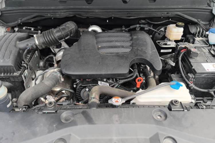 Used Great Wall Poer 2023 2.0T Commercial Version Automatic Diesel 4x4 Long Bed Business-Grade Model Engine Bay