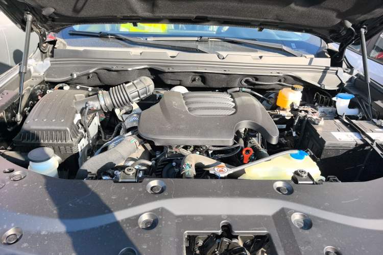 Used Great Wall Poer 2023 2.0T Commercial Version Manual Diesel 4x4 Elite Long-Box GW4D20M Engine Bay