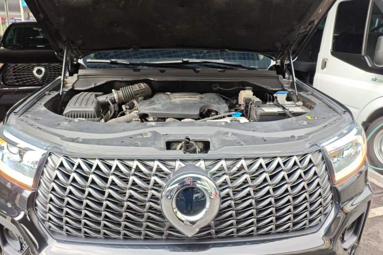 Used Great Wall Poer 2023 2.0T Commercial Version Automatic Diesel 4x4 Elite Long-Box GW4D20M Engine Bay