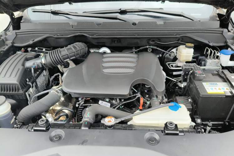 Used Great Wall Poer 2023 2.0T Commercial Version Manual Diesel 4x4 Elite Long-Box GW4D20M Engine Bay