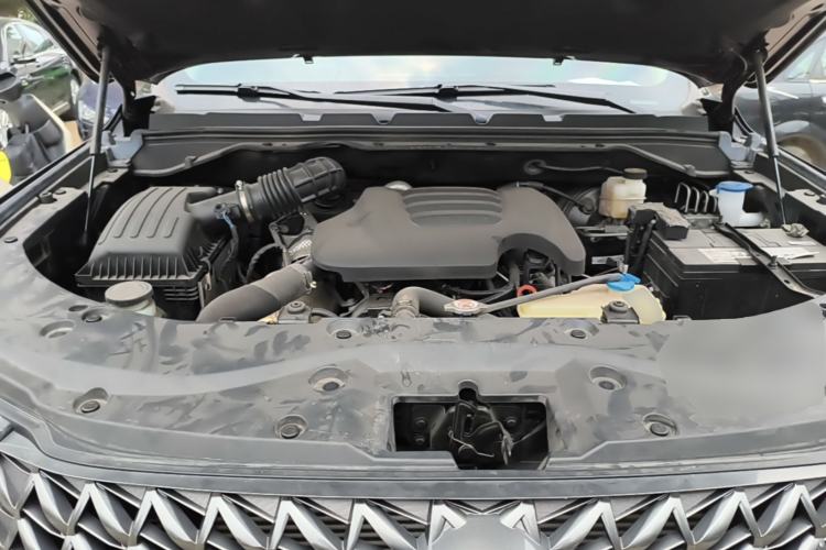 Used Great Wall Poer 2023 2.0T Commercial Version Automatic Diesel Two-Wheel Drive Elite Standard Box GW4D20M Engine Bay
