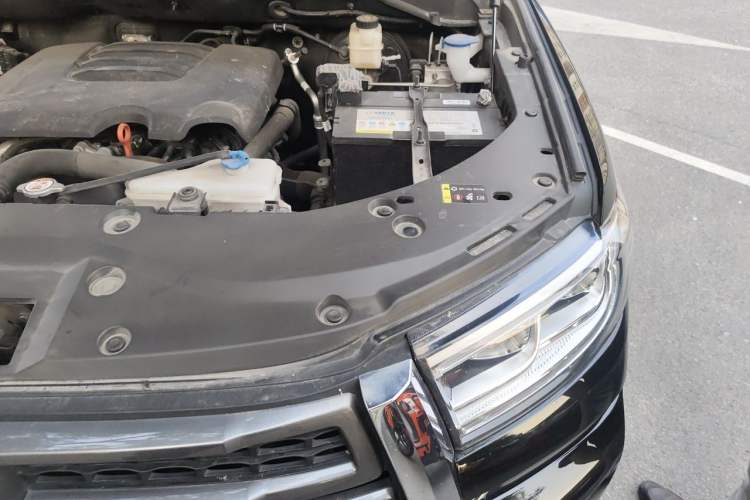 Used Great Wall Poer 2023 2.0T Passenger Version Automatic Gasoline 4x4 Sporty GW4C20B Engine Bay Left