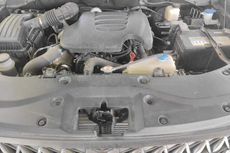 Used Great Wall Poer 2023 2.0T Commercial Version Automatic Diesel Two-Wheel Drive Elite Trim with Long Bed – GW4D20M Engine Bay