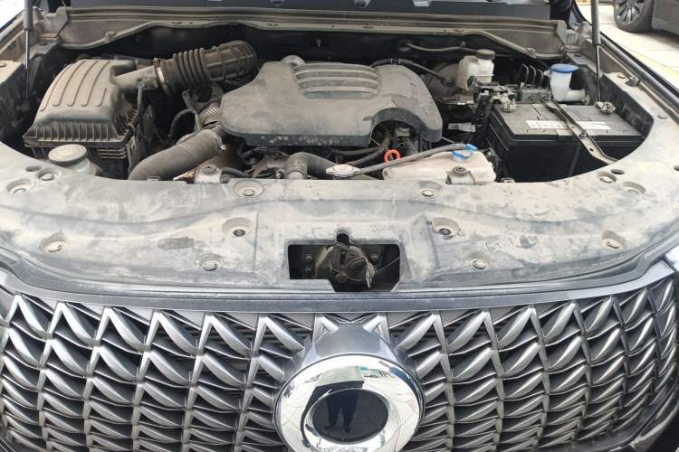Used Great Wall Poer 2023 2.0T Commercial Version Automatic Diesel 4x4 Elite Long-Box GW4D20M Engine Bay
