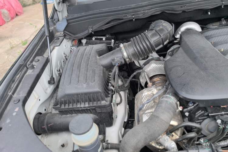 Used Great Wall Poer 2023 2.0T Commercial Version Automatic Diesel 4x4 Long Bed Business-Grade Model Engine Bay Right