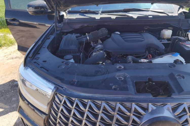 Used Great Wall Poer 2023 2.0T Commercial Version Automatic Diesel 4x4 Elite Long-Box GW4D20M Engine Bay Right