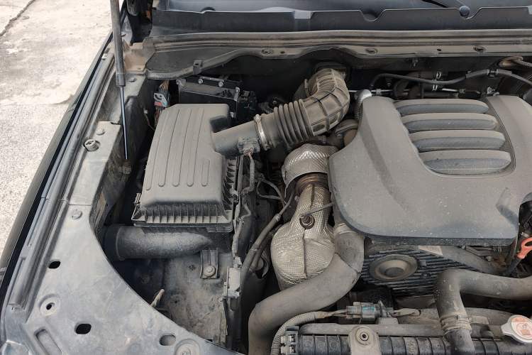 Used Great Wall Poer 2023 2.0T Passenger Version Automatic Diesel 4x4 Comfort Trim – GW4D20M Engine Bay Right