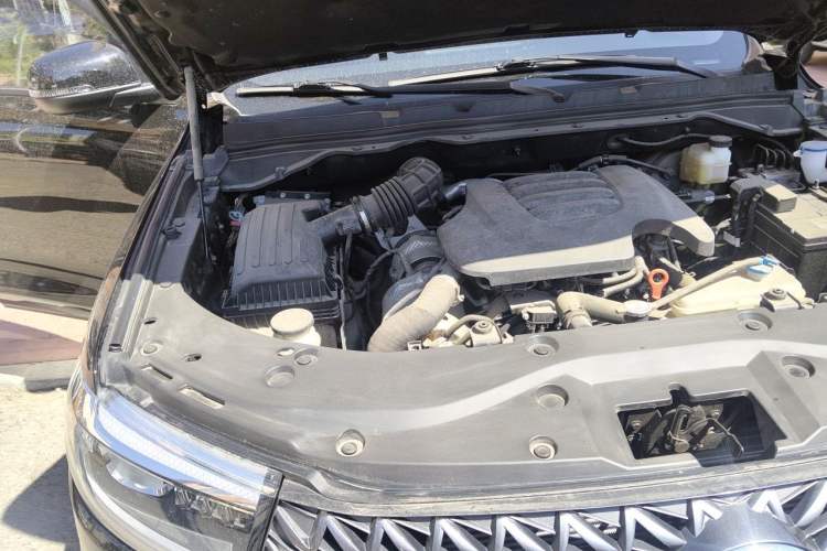 Used Great Wall Poer 2023 2.0T Commercial Version Automatic Diesel 4x4 Elite Long-Box GW4D20M Engine Bay Right