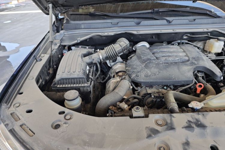 Used Great Wall Poer 2023 2.0T Commercial Version Manual Diesel 4x4 Elite Long-Box GW4D20M Engine Bay Right