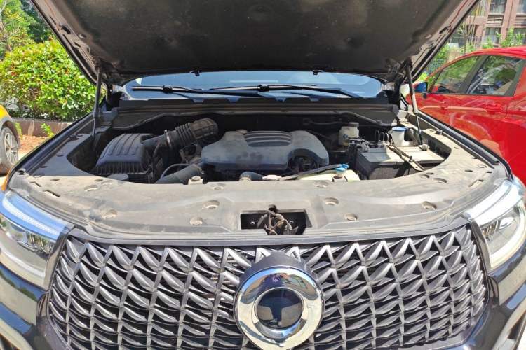 Used Great Wall Poer 2023 2.0T Commercial Version Automatic Diesel 4x4 Elite Long-Box GW4D20M Engine Bay