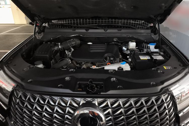 Used Great Wall Poer 2023 2.0T Commercial Version Automatic Diesel 4x4 Elite Long-Box GW4D20M Engine Bay
