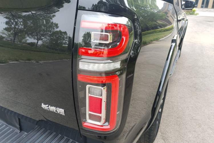 Used Great Wall Poer 2023 2.0T Passenger Version Automatic Diesel 4x4 Comfort Trim – GW4D20M Exterior 3
