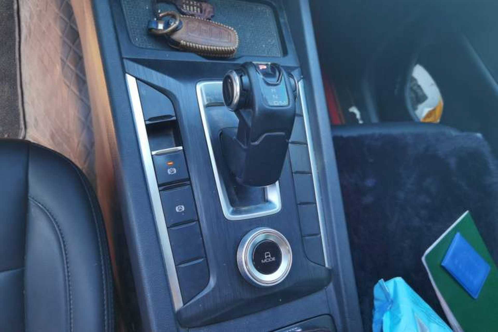 Used Great Wall Poer 2023 2.0T Commercial Version Automatic Diesel 4x4 Elite Long-Box GW4D20M Gear Lever
