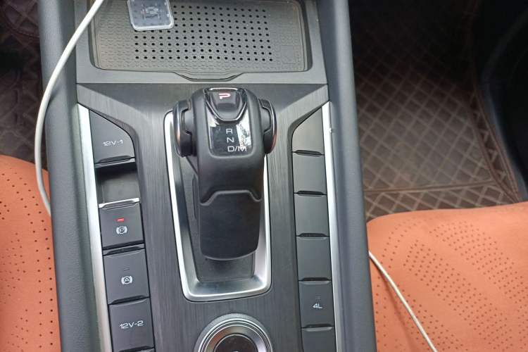 Used Great Wall Poer 2023 2.0T Passenger Version Automatic Gasoline Four-Wheel Drive Comfort Trim – GW4C20B Gear Lever
