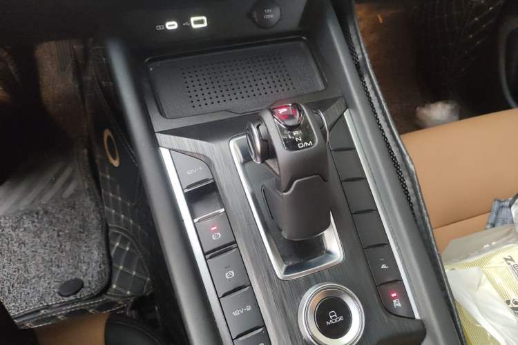 Used Great Wall Poer 2023 2.0T Passenger Version Automatic Gasoline 4x4 Sporty GW4C20B Gear Lever