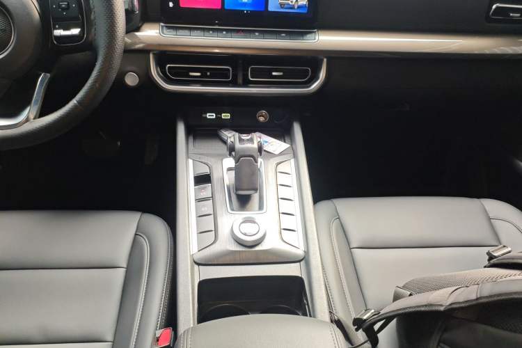 Used Great Wall Poer 2023 2.0T Commercial Version Automatic Diesel 4x4 Elite Long-Box GW4D20M Gear Lever
