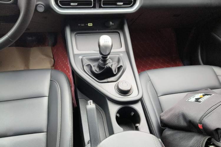 Used Great Wall Poer 2023 2.0T Commercial Version Manual Diesel 4x4 Elite Long-Box GW4D20M Gear Lever