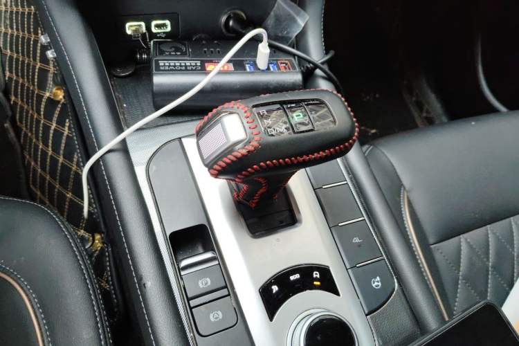 Used Great Wall Poer 2023 2.0T Passenger Version Automatic Diesel 4x4 Comfort Trim – GW4D20M Gear Lever