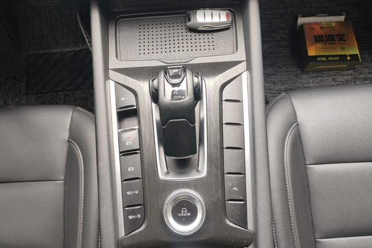 Used Great Wall Poer 2023 2.0T Passenger Version Automatic Diesel 4x4 Comfort Trim – GW4D20M Gear Lever