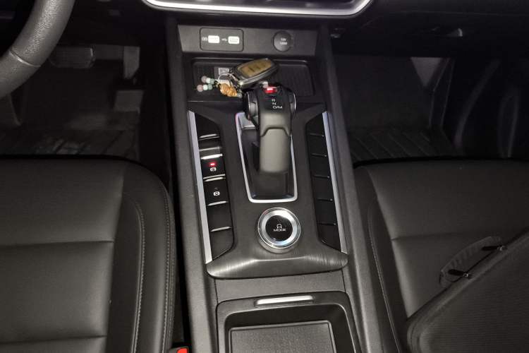 Used Great Wall Poer 2023 2.0T Commercial Version Automatic Diesel 4x4 Elite Long-Box GW4D20M Gear Lever