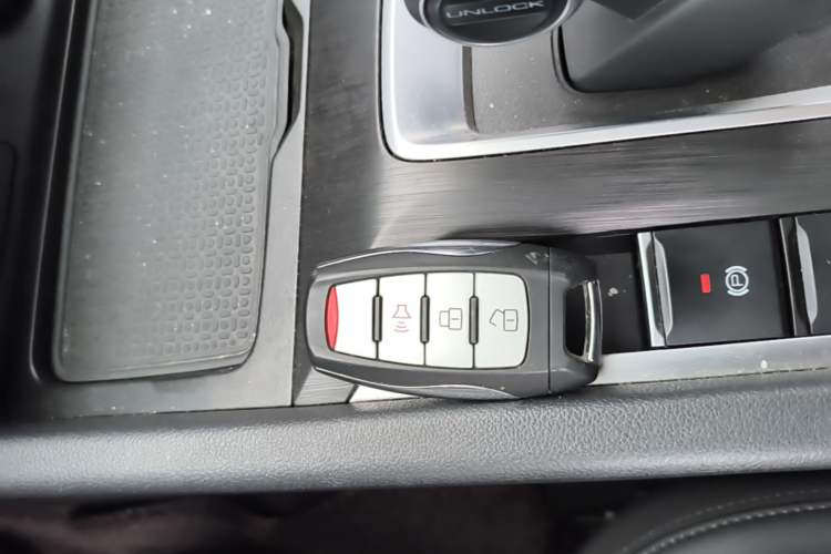 Used Great Wall Poer 2023 2.0T Commercial Version Automatic Diesel Two-Wheel Drive Elite Standard Box GW4D20M Interior 1
