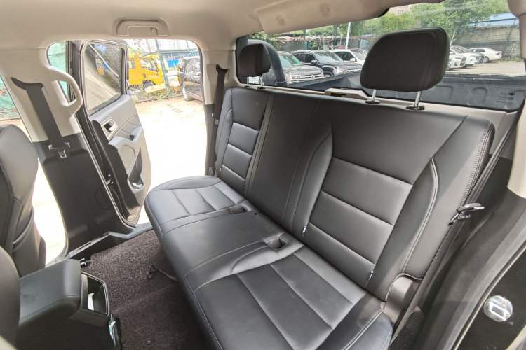 Used Great Wall Poer 2023 2.0T Commercial Version Automatic Diesel Two-Wheel Drive Elite Standard Box GW4D20M Interior 2