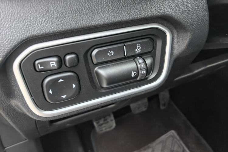 Used Great Wall Poer 2023 2.0T Commercial Version Manual Diesel 4x4 Elite Long-Box GW4D20M Interior 3