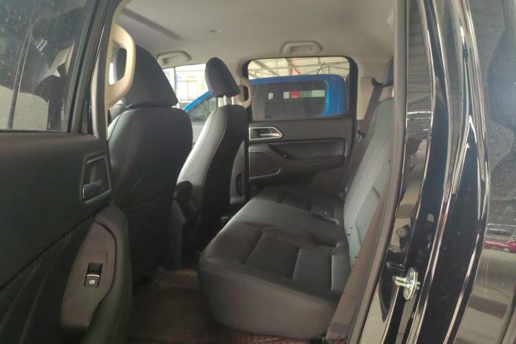 Used Great Wall Poer 2023 2.0T Commercial Version Automatic Diesel Two-Wheel Drive Elite Trim with Long Bed – GW4D20M Interior 4