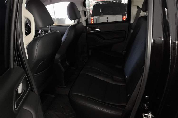 Used Great Wall Poer 2023 2.0T Commercial Version Automatic Diesel 4x4 Elite Long-Box GW4D20M Interior 4